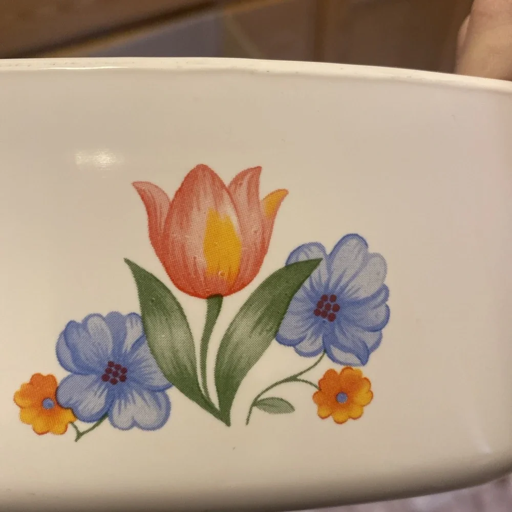 Corning Ware Fresh Cut Tulip A-1 1/2-B Casserole Dish w/ A-7-C Lid.